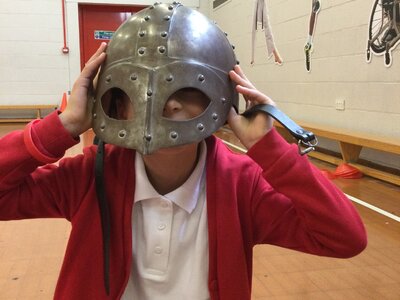Image of Year 3 (Class 10) - Anglo Saxon Workshop