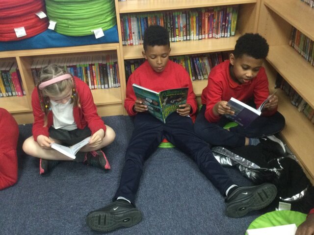 Image of Year 3 (Class 10) - Library Visit