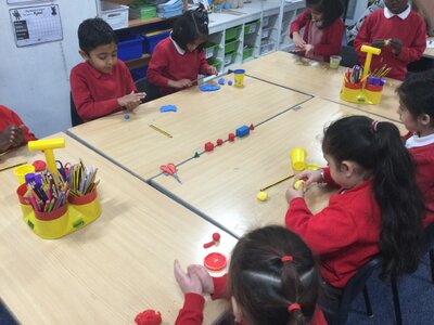 Image of Year 1 (Class 4) - Maths - 2D and 3D Shapes