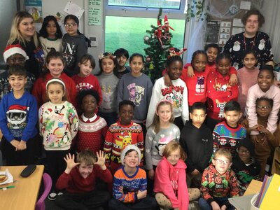 Image of Year 3 (Class 10) - Christmas Jumper Day