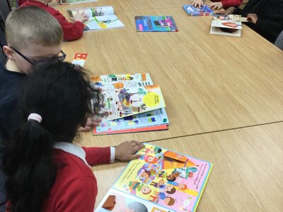 Image of Year 3 (Class 9) - Library Session
