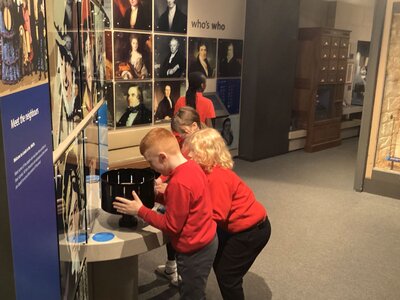 Image of Year 4 (Class 11) - History - Leeds City Museum Trip