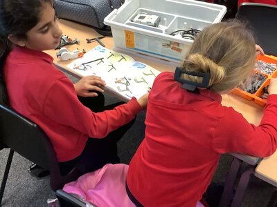 Image of Year 5 - ICT Club - Lego Mindstorms - Steering / Stopping