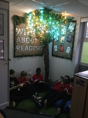 Image of Year 5 (Class 15) - Christmas Reading Area