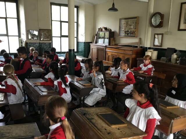 Image of Year 3 (Class 8) - Armley Mills Trip
