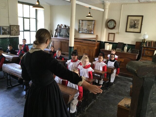 Image of Year 3 (Class 9) - Maths - Armley Mills Trip