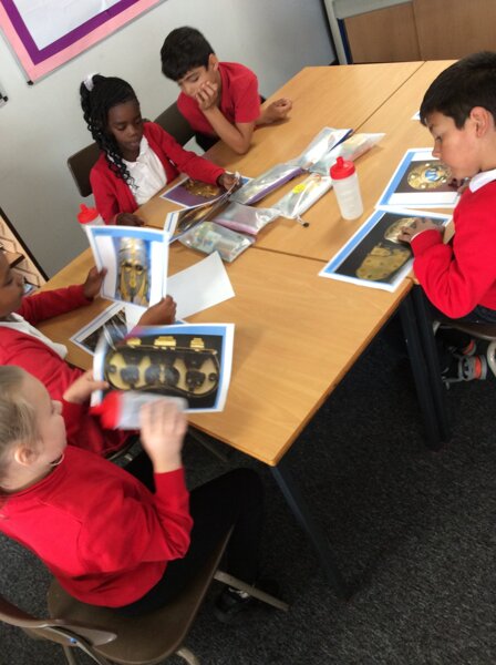 Image of Year 4 (Class 12) - History - Artefacts